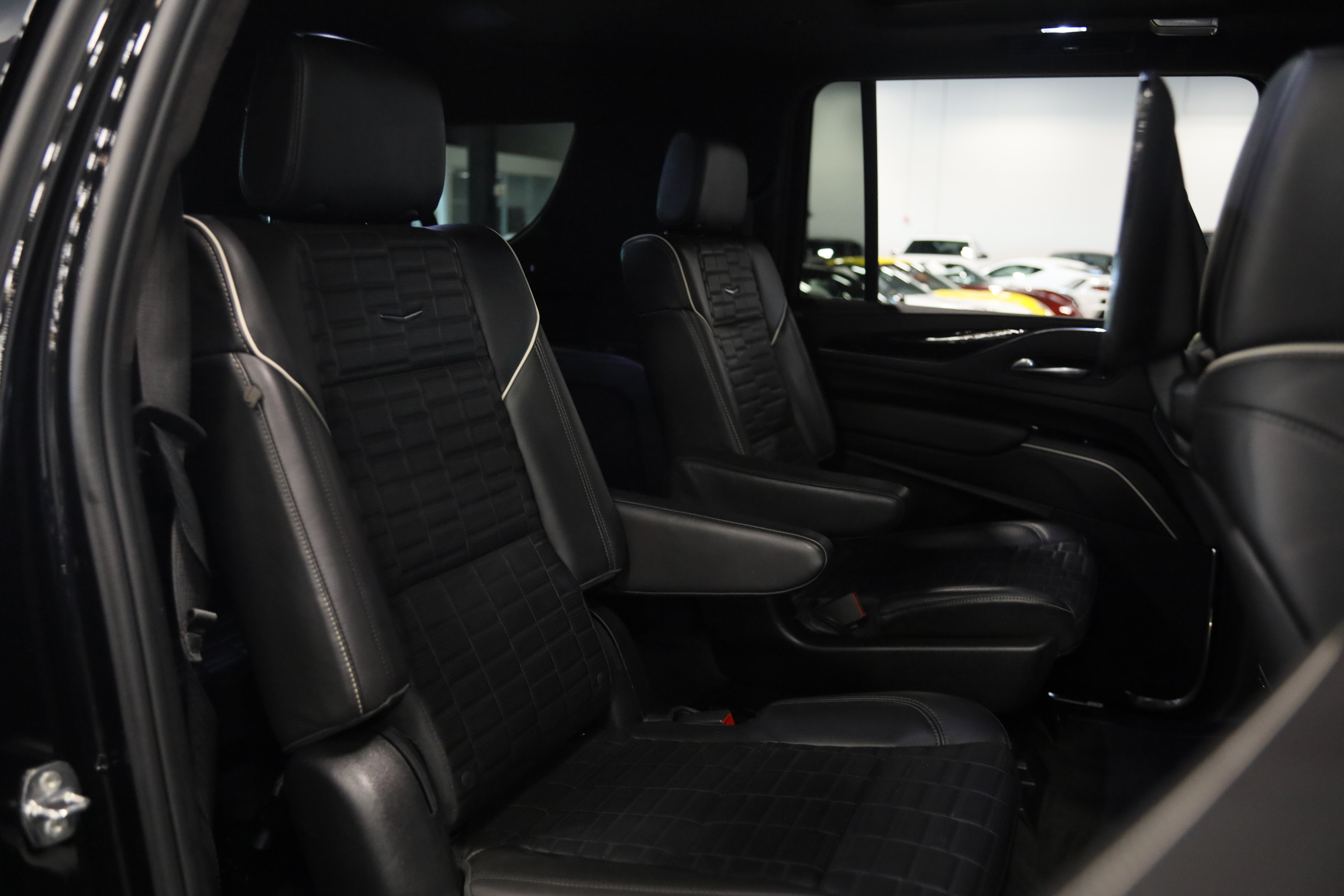 Used 2024 Cadillac Escalade ESV V AWD/4WD image 47