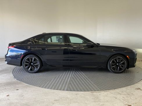 Used 2025 BMW 760i xDrive w/ Executive Package image 7