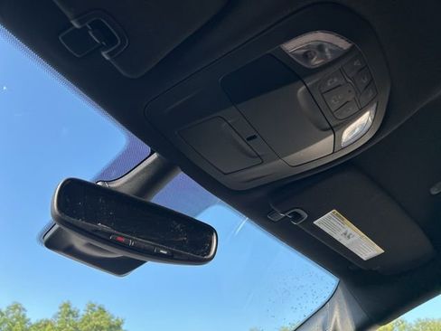 Used 2025 Chrysler Pacifica Select image 13