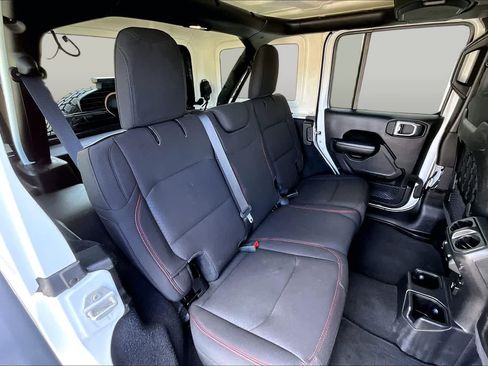 Used 2022 Jeep Wrangler Unlimited Rubicon w/ Cold Weather Group AWD/4WD image 19