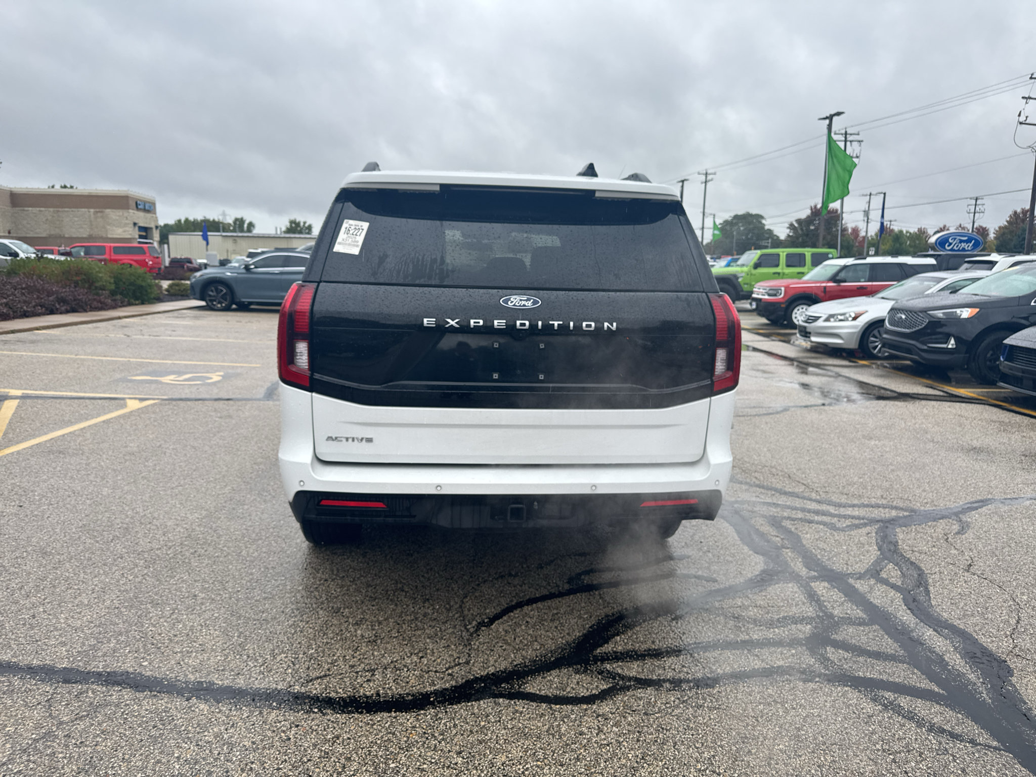 Used 2025 Ford Expedition Active AWD/4WD image 7