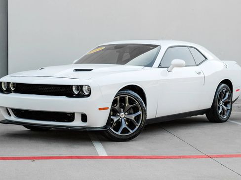 Used 2018 Dodge Challenger SXT Plus RWD image 13