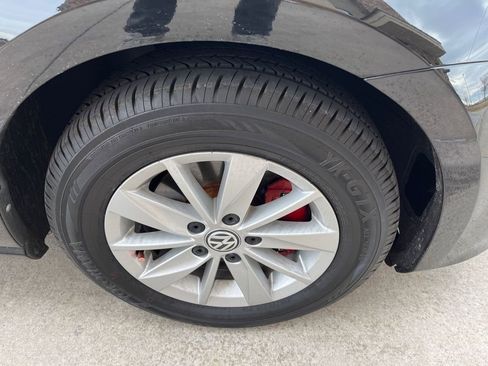 Used 2016 Volkswagen Golf S image 19