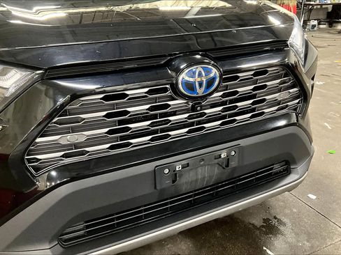 Used 2023 Toyota RAV4 Limited image 30