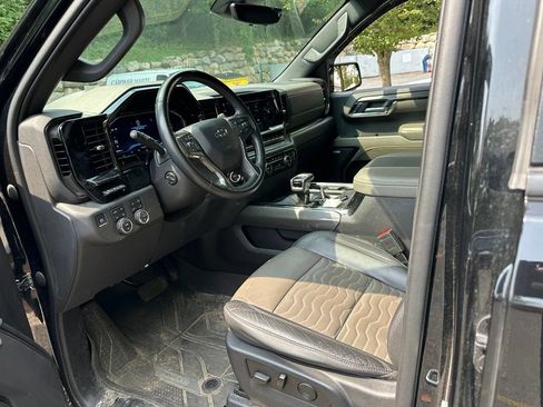 Used 2023 Chevrolet Silverado 1500 ZR2 w/ Technology Package AWD/4WD image 10