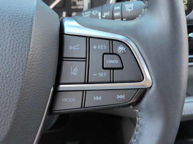 Used 2021 Toyota Highlander XLE FWD image 26