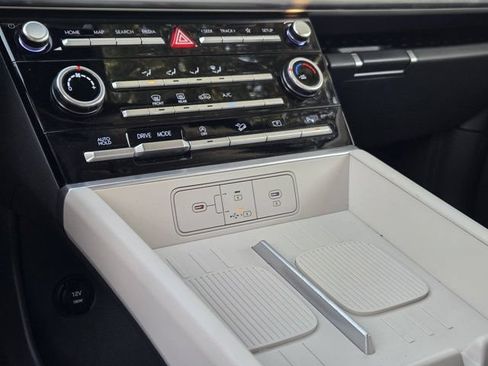 Certified 2025 Hyundai Santa Fe SE FWD image 19