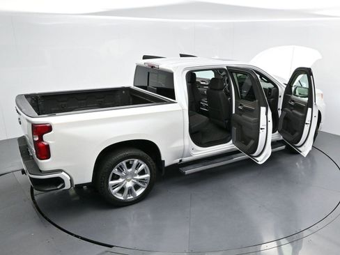 Used 2022 Chevrolet Silverado 1500 High Country w/ High Country Premium Package AWD/4WD image 39
