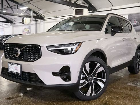 New 2026 Volvo XC40 B5 Ultra w/ Climate Package image 2