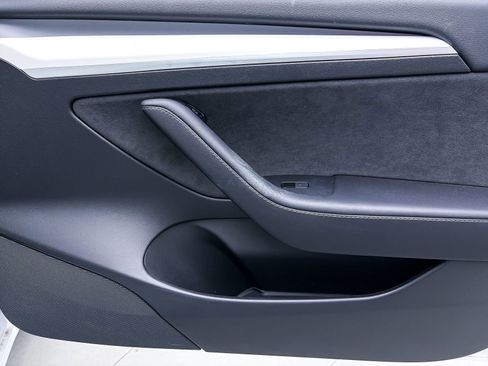 Used 2023 Tesla Model 3 Standard Range image 32