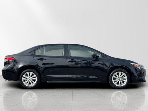 Used 2024 Toyota Corolla LE w/ LE Convenience Package image 3