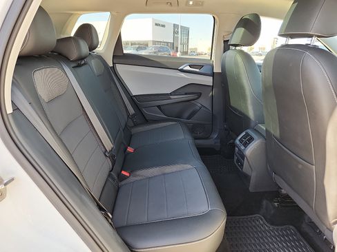 Certified 2024 Volkswagen Taos SE AWD/4WD image 13