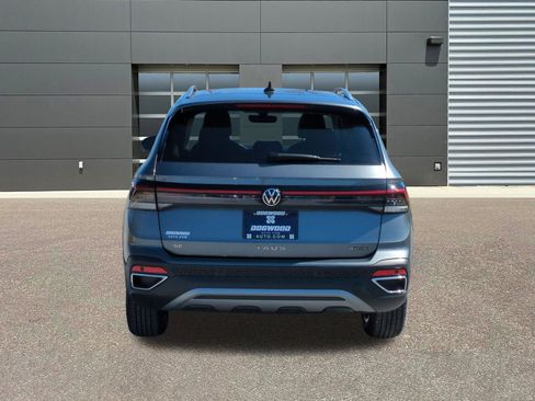 New 2026 Volkswagen Taos SE image 6