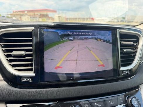 Used 2024 Chrysler Pacifica Touring-L FWD image 25
