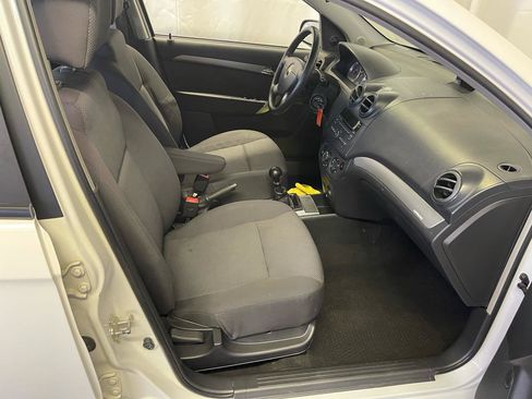Used 2009 Chevrolet Aveo LT w/ Power and Convenience Package FWD image 12