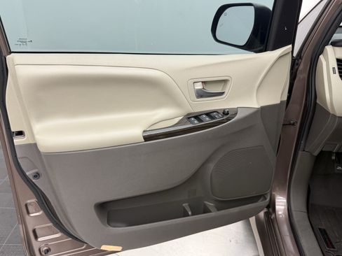 Used 2020 Toyota Sienna XLE FWD image 10