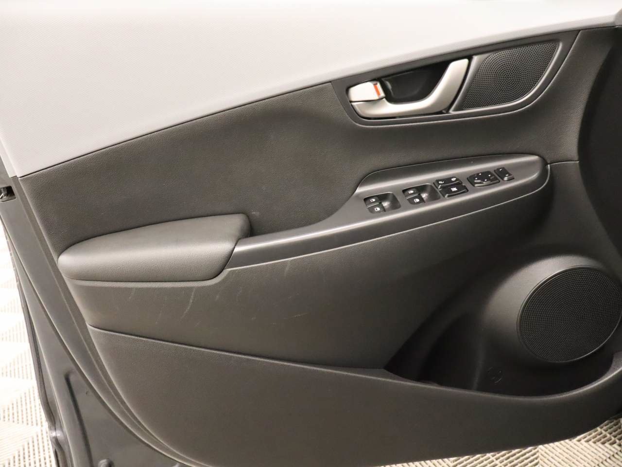 Used 2018 Hyundai Kona Limited AWD/4WD image 17