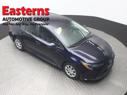 Used 2021 Toyota Corolla LE FWD image 3