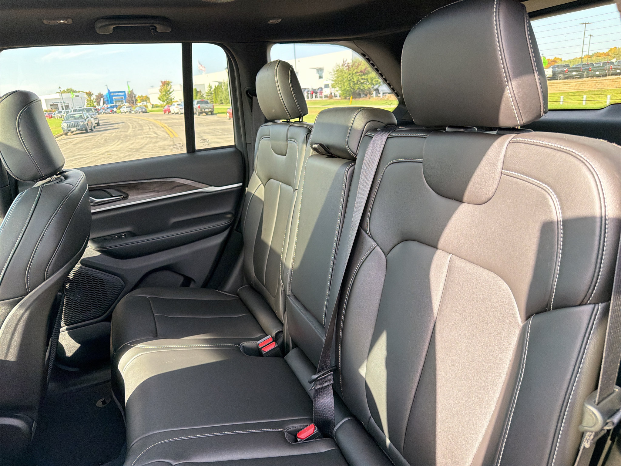 New 2027 Jeep Grand Cherokee Limited AWD/4WD image 36