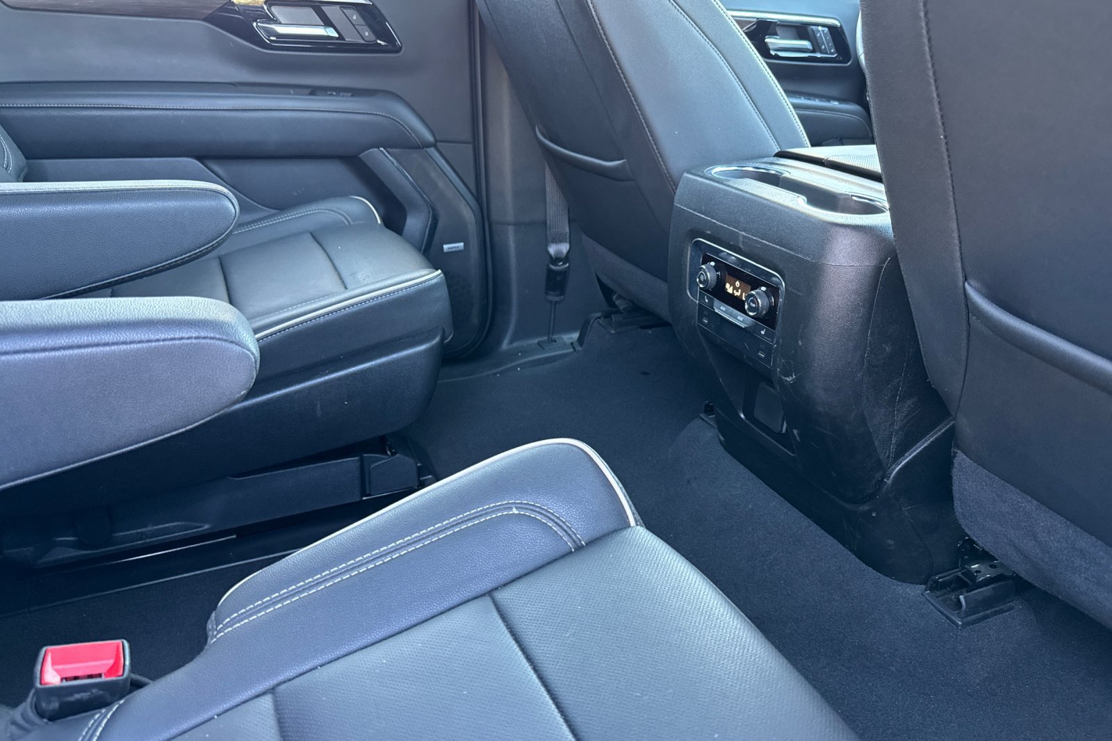 Used 2026 Chevrolet Suburban Premier AWD/4WD image 19