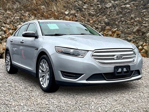 Used 2018 Ford Taurus Limited image 10