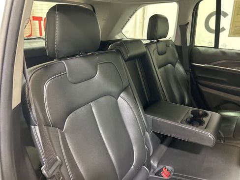 Used 2023 Jeep Grand Cherokee Limited image 18