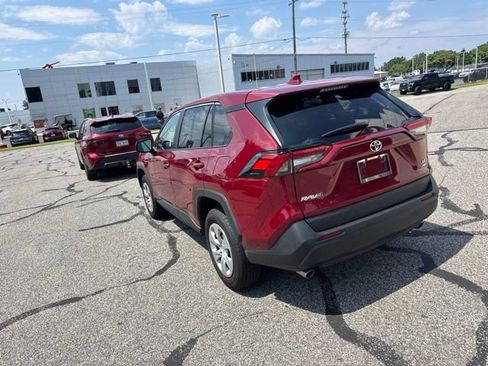 Used 2025 Toyota RAV4 LE AWD/4WD image 9