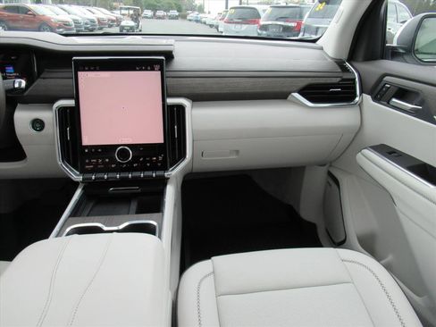 Used 2024 GMC Acadia Denali w/ Super Cruise Package image 13