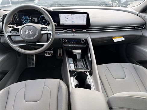 Certified 2025 Hyundai Elantra SEL image 23