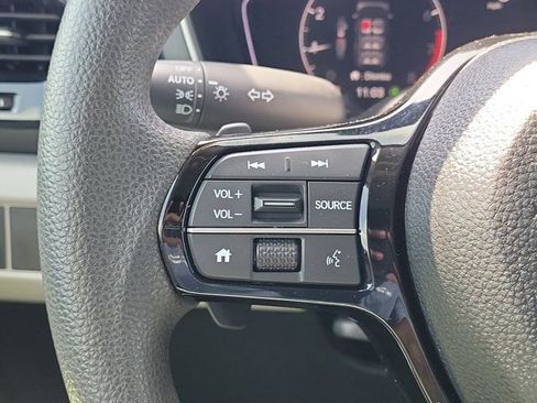 Used 2023 Honda Pilot LX image 19