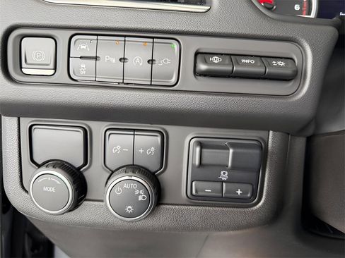 Used 2021 Chevrolet Tahoe Premier w/ Premium Package image 28