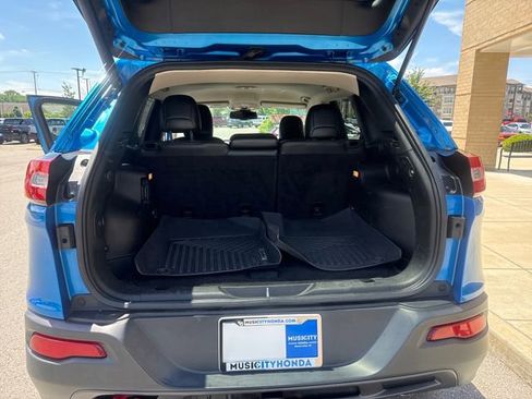 Used 2017 Jeep Cherokee Trailhawk w/ Comfort/Convenience Group AWD/4WD image 17