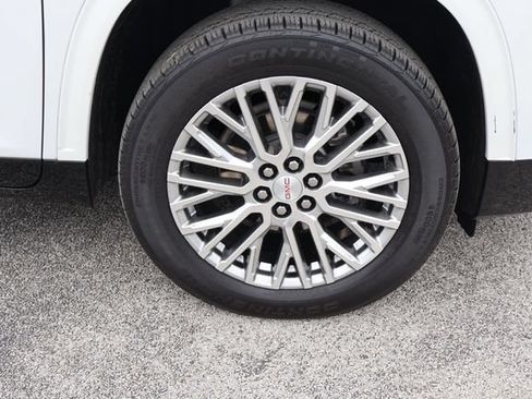 Used 2025 GMC Acadia Denali FWD image 11