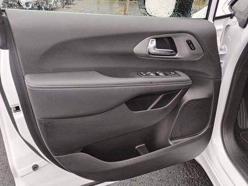 New 2026 Chrysler Pacifica Select image 21