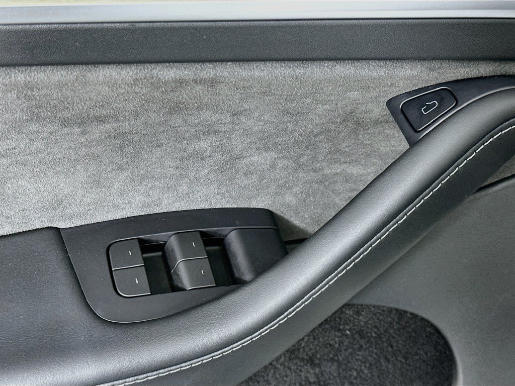 Used 2022 Tesla Model Y Long Range AWD/4WD image 18