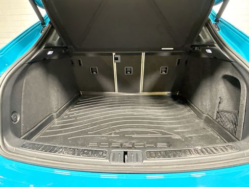 Certified 2023 Porsche Macan AWD/4WD image 13