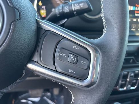 Used 2023 Jeep Wrangler Unlimited Sahara image 25