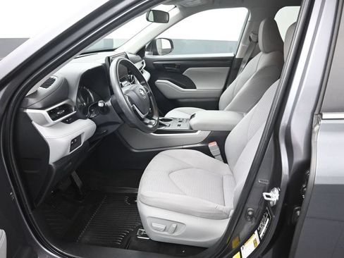 Used 2023 Toyota Highlander L FWD image 9