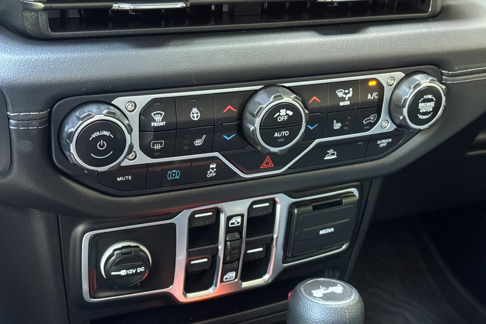 Used 2025 Jeep Wrangler Unlimited Sahara AWD/4WD image 20