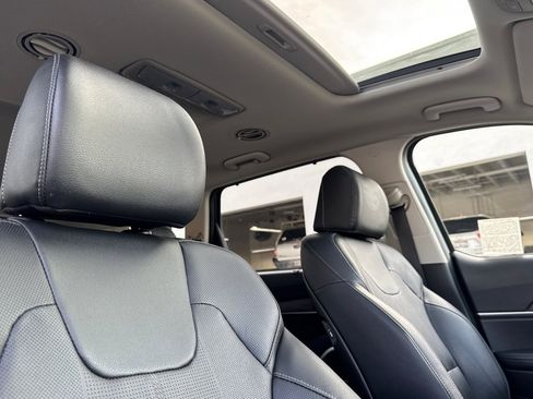 Used 2022 Kia Telluride EX w/ EX Premium Package image 23