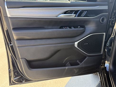 New 2025 Jeep Wagoneer L Series II w/ Convenience Group I image 10