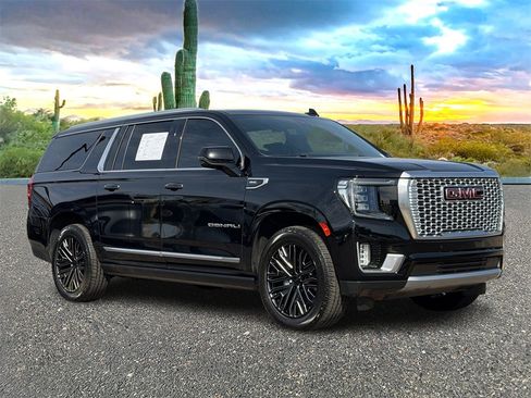 Used 2021 GMC Yukon XL Denali w/ Denali Premium Package image 2