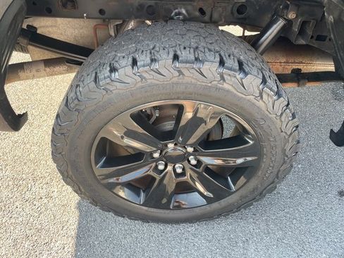 Used 2016 Ford F150 Platinum w/ Trailer Tow Package image 9