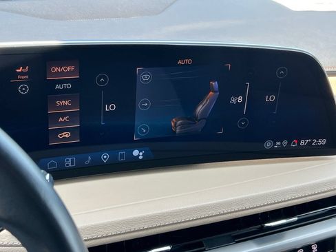 Used 2025 Cadillac XT4 Premium Luxury FWD image 40