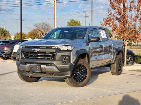 Used 2023 Chevrolet Colorado Trail Boss image 2