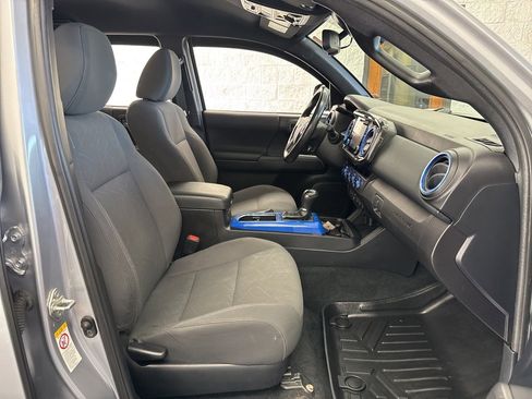 Used 2018 Toyota Tacoma TRD Off-Road image 49
