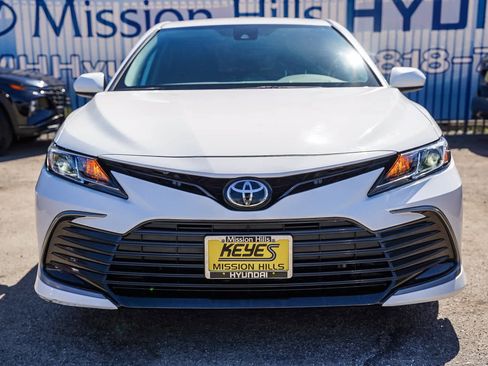 Used 2022 Toyota Camry LE image 2