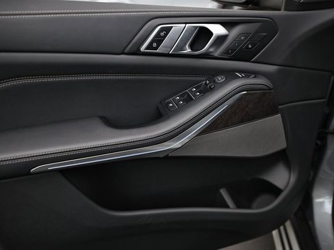 Used 2025 BMW X5 sDrive40i w/ Climate Comfort Package image 16