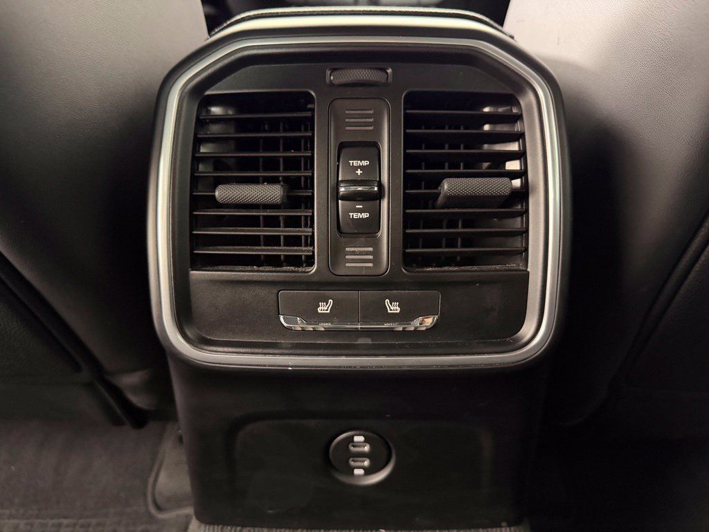 Certified 2023 Porsche Macan AWD/4WD image 41