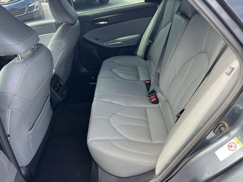 Used 2019 Toyota Avalon XLE w/ Moonroof Package image 20